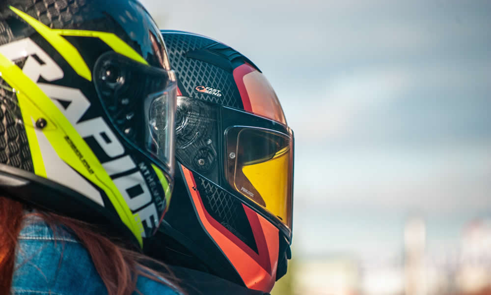 Coisas para manter em mente ao escolher um capacete de motocicleta