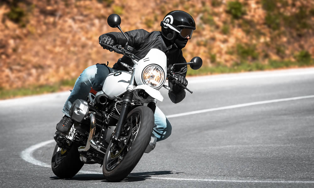 O que vestir para se proteger ao andar de motocicleta?